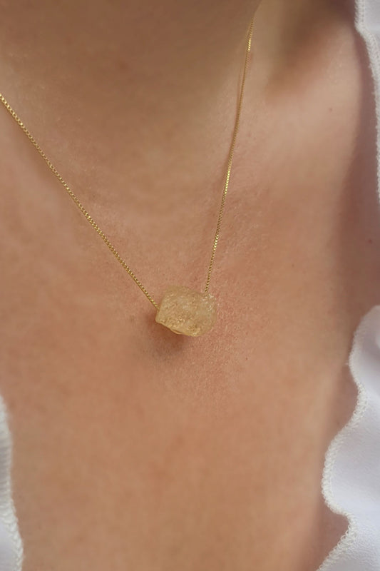 GOLD NECKLACE WITH CITRINE CRYSTAL
