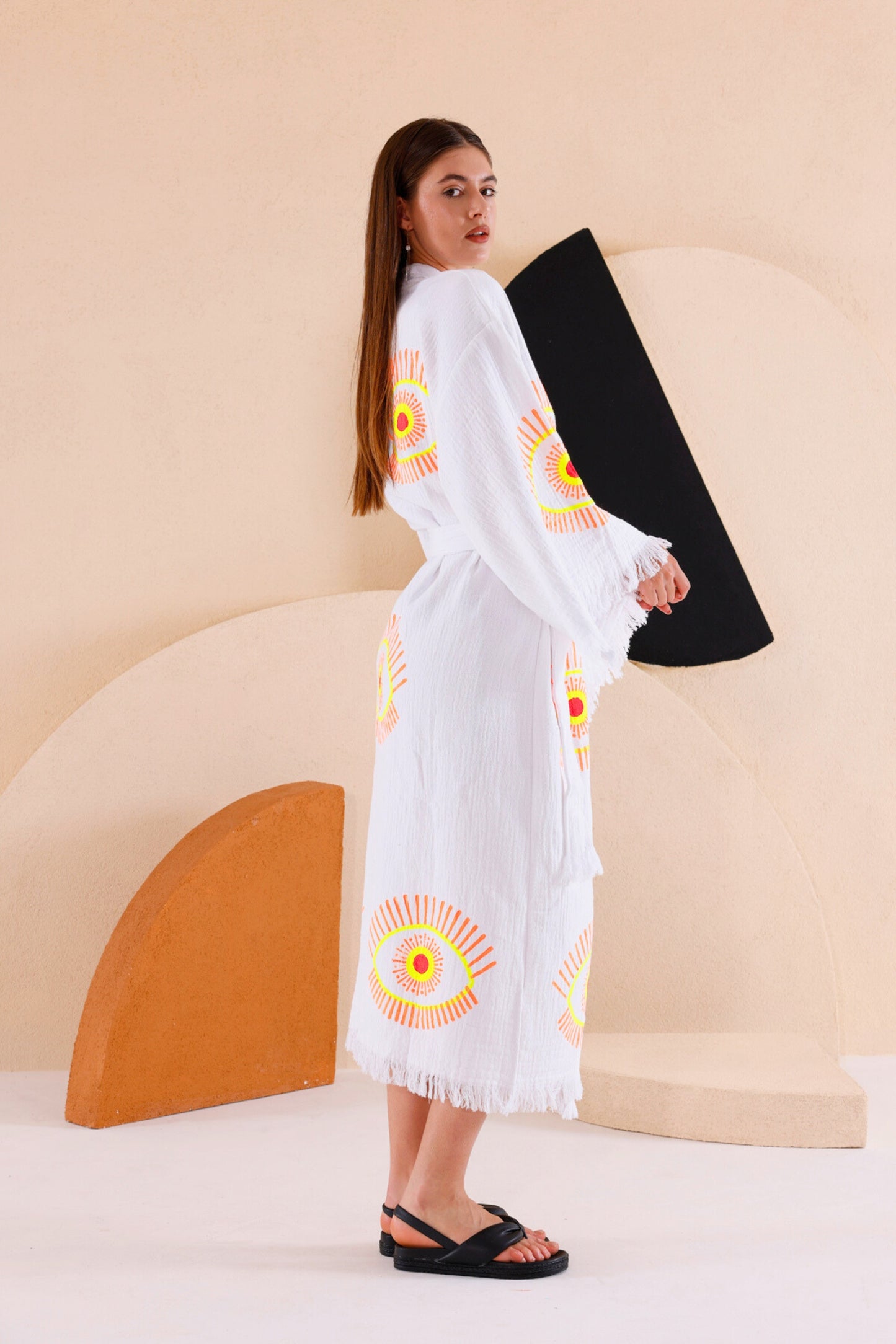 LADY WEARING THE NAYA ORGANIC COTTON KIMONO IN NEON