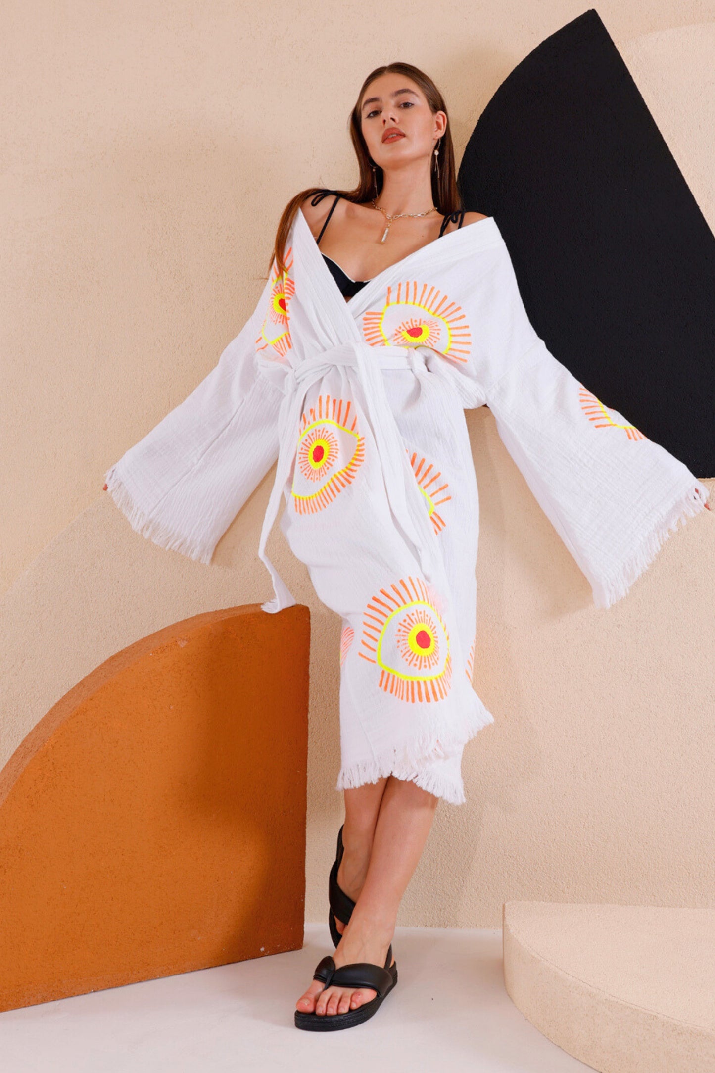 LADY WEARING THE NAYA ORGANIC COTTON KIMONO IN NEON