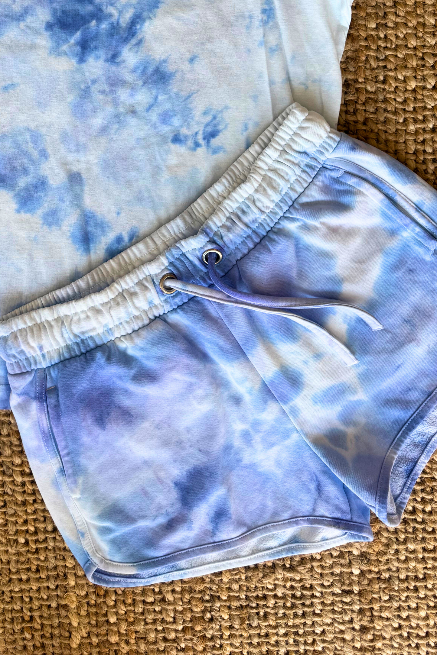 SUNDYE SUSTAINABLE WHITE RETRO JOGGER SHORTS IN SALTWATER SKY BLUE