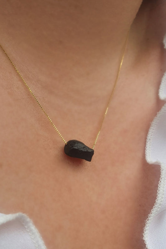 GOLD NECKLACE WITH BLACK TOURMALINE CRYSTAL