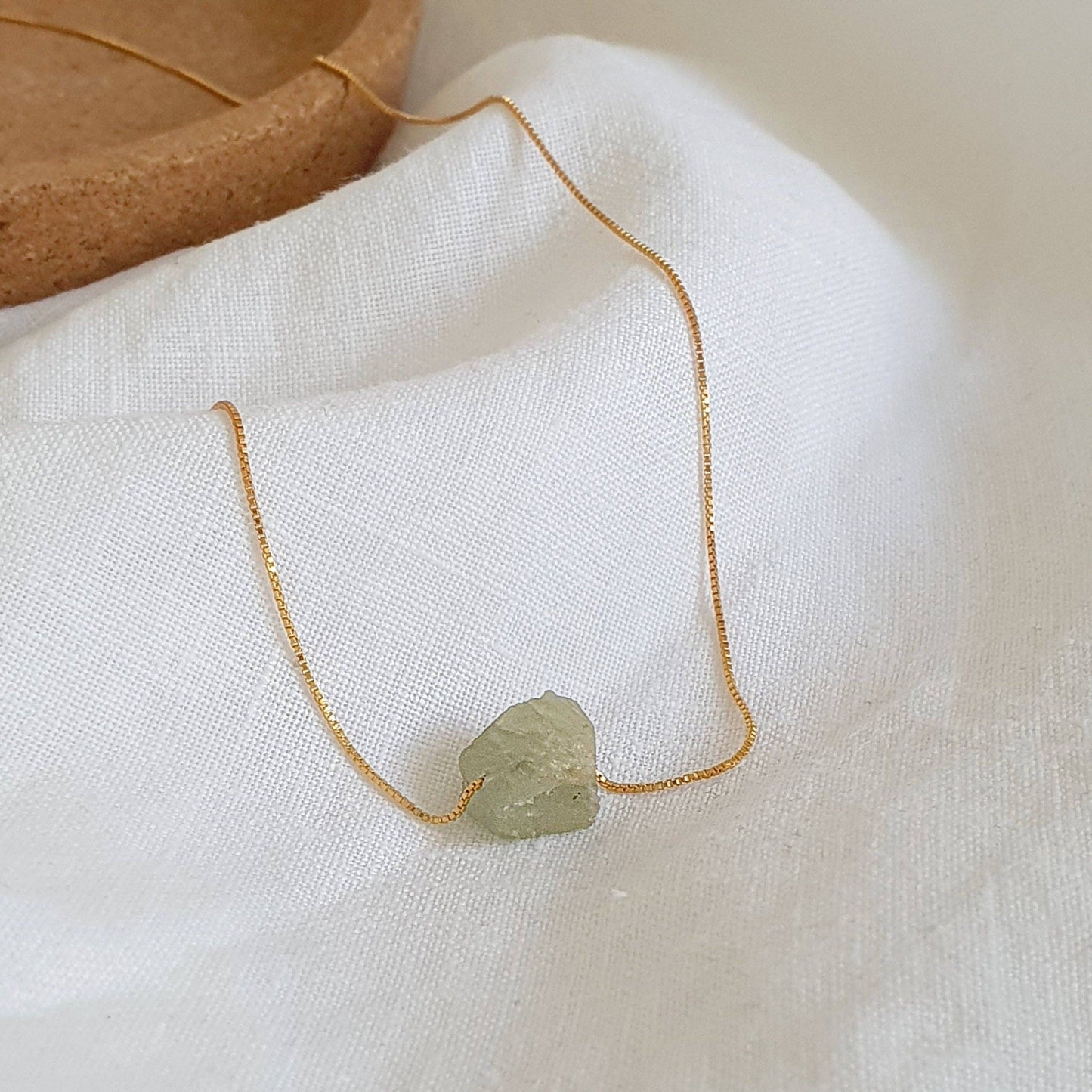 GOLD NECKLACE WITH AQUAMARINE CRYSTAL
