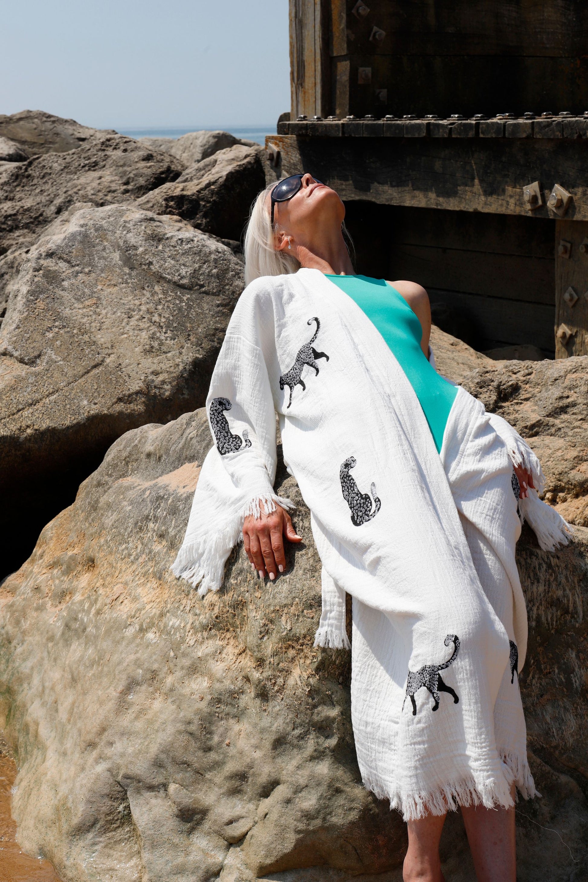 WILD BLACK LEOPARD CREAM ORGANIC COTTON KIMONO