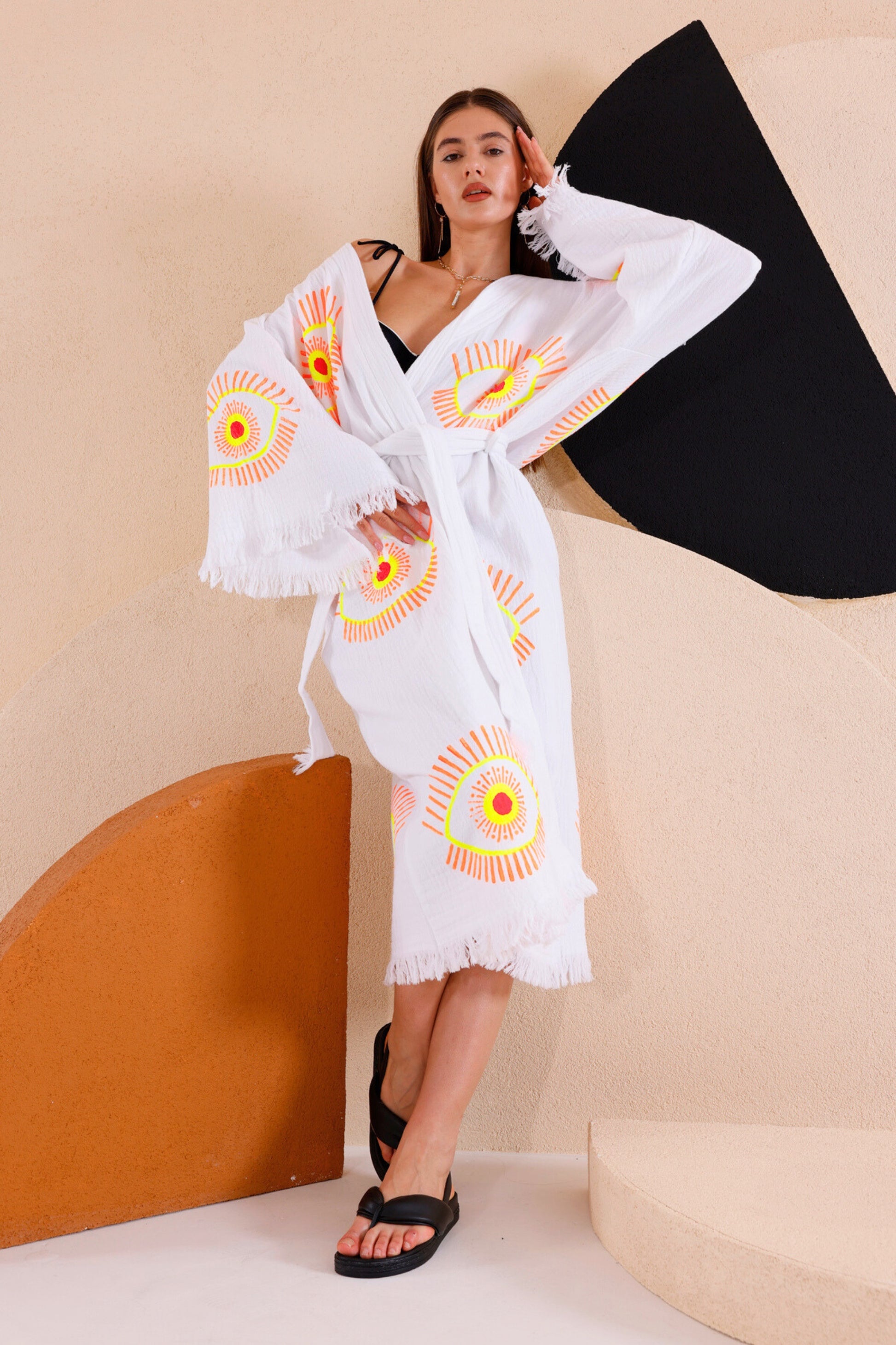 LADY WEARING THE NAYA ORGANIC COTTON KIMONO IN NEON