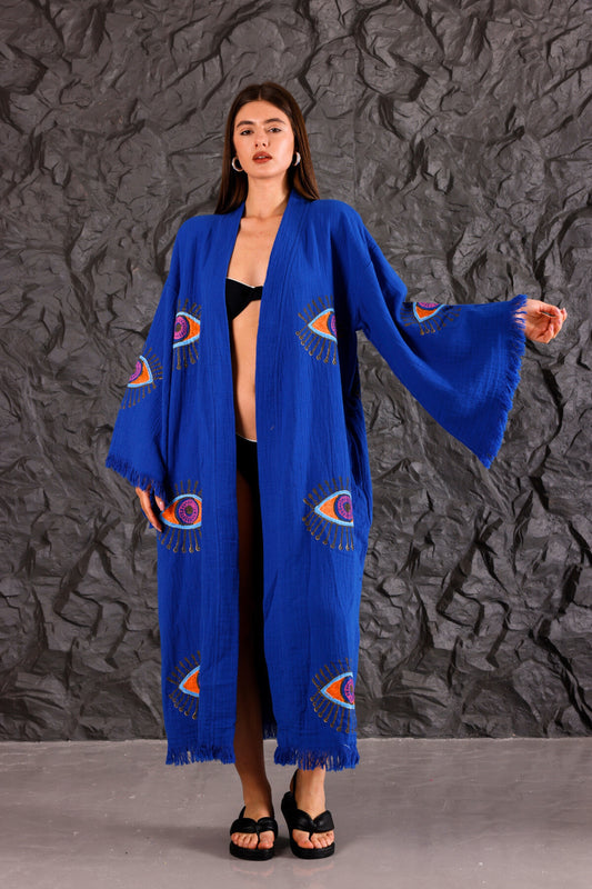 LADY WEARING THE NAYA ORGANIC COTTON KIMONO IN SAPPHIRE