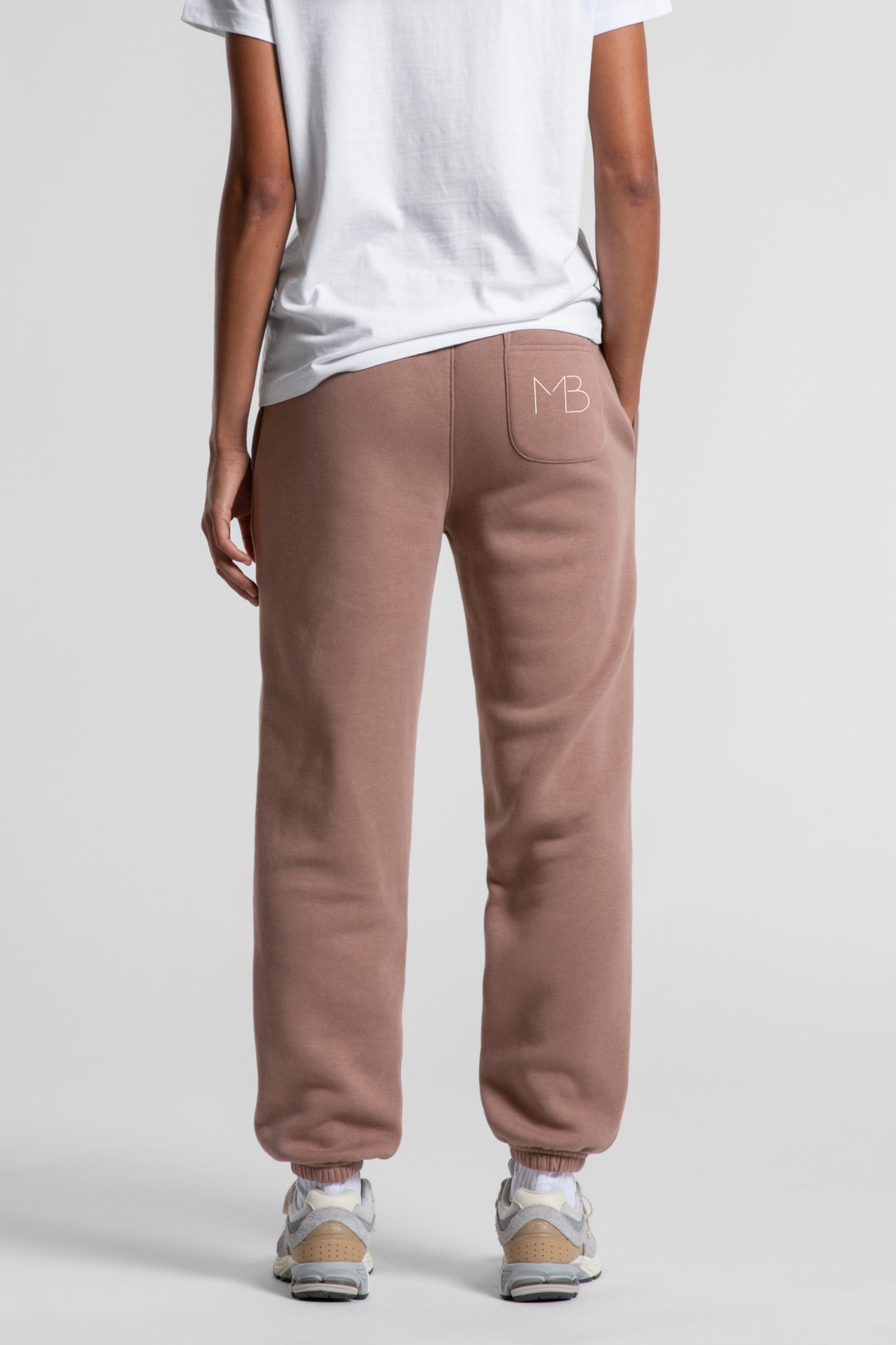 REVA Recycled Relax Joggers by Meraki Beach – sustainable cotton fleece joggers in Hazy Pink