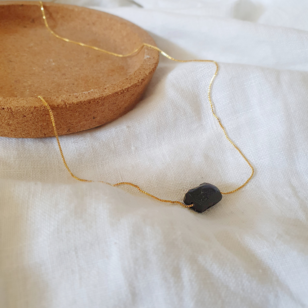 GOLD NECKLACE WITH BLACK TOURMALINE CRYSTAL
