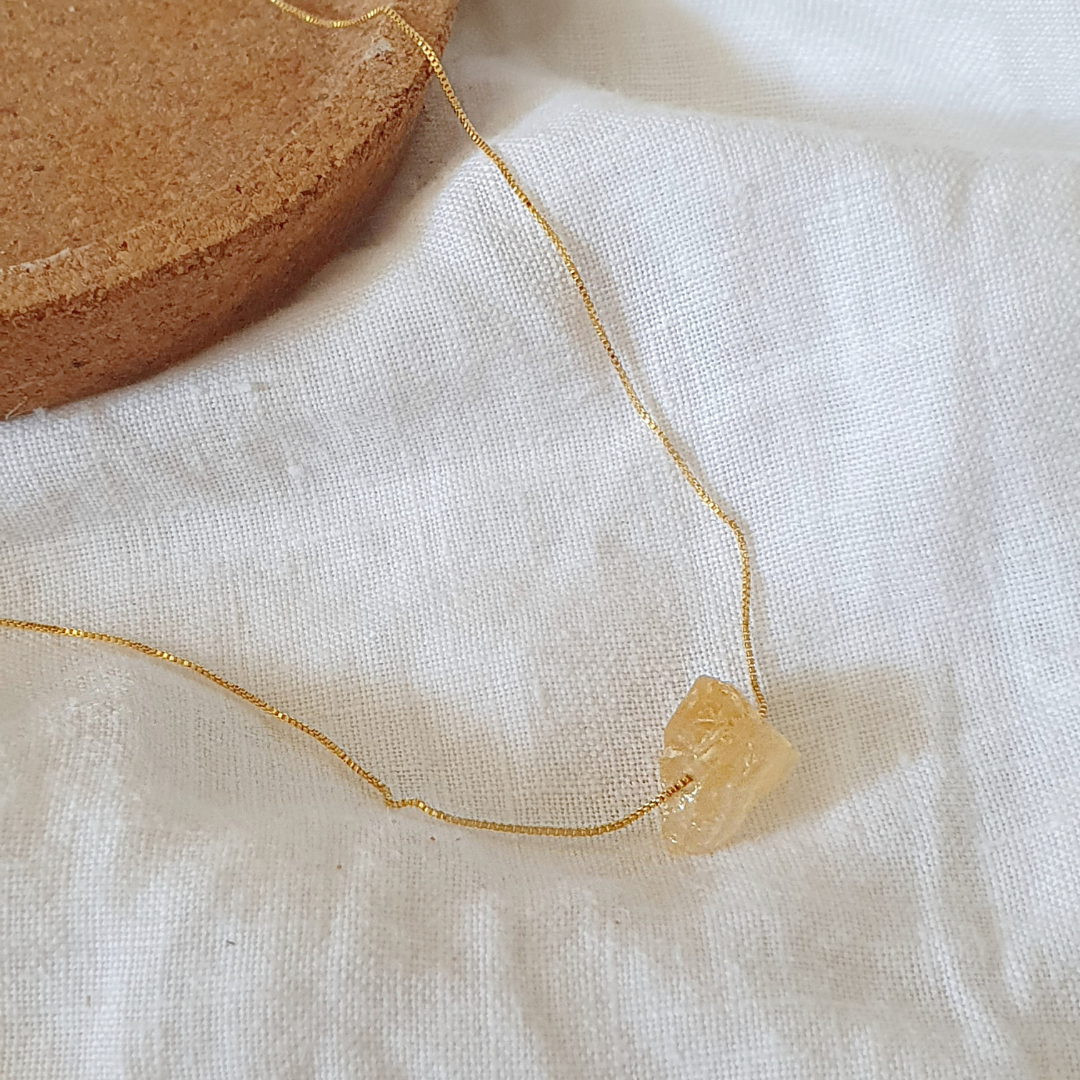 GOLD NECKLACE WITH CITRINE CRYSTAL