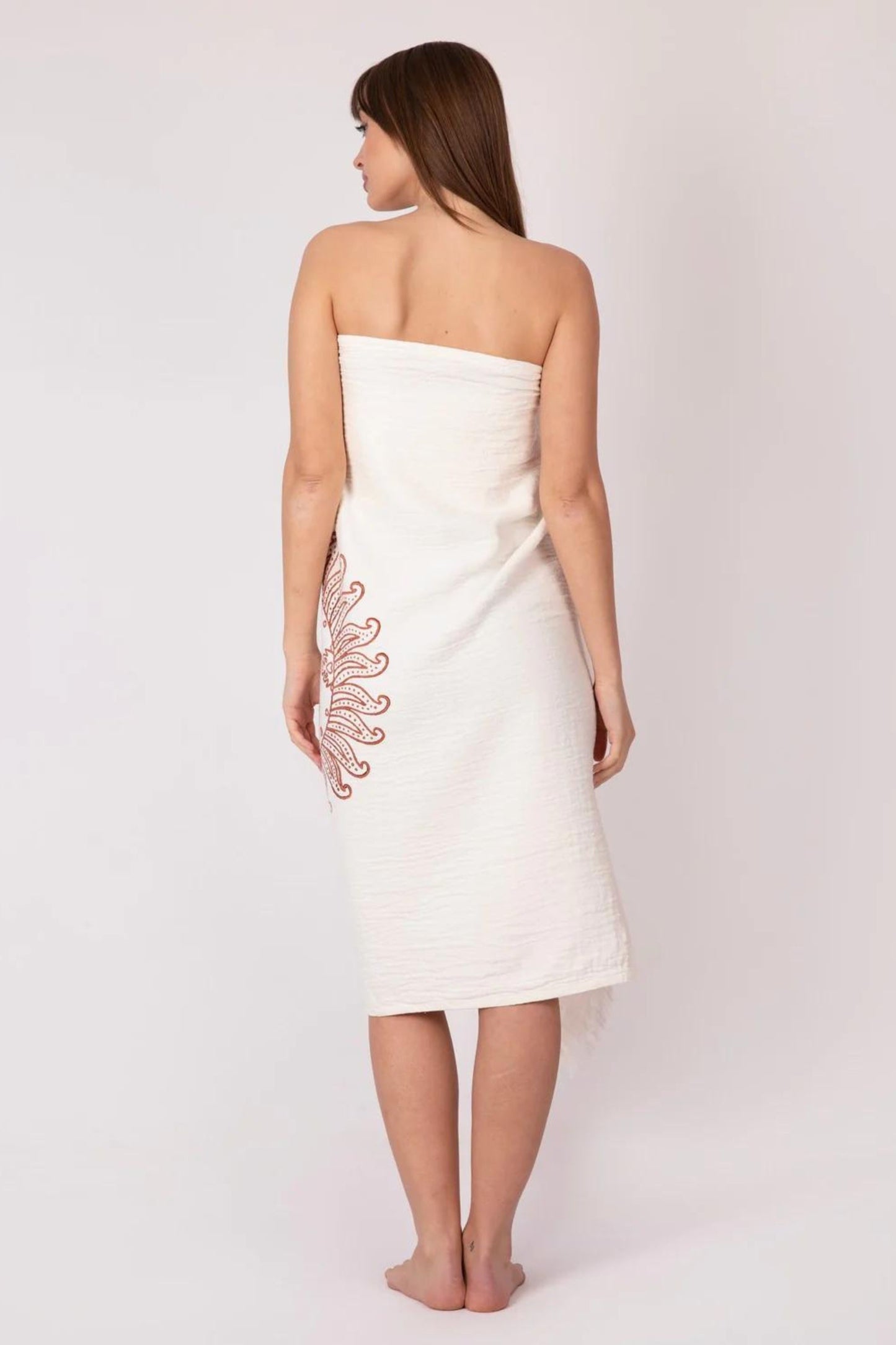 Girl in Meraki Beach OEKO-TEX certified organic cotton towel soft breathable fabric. Can be used as beach wrap and pashmina too.